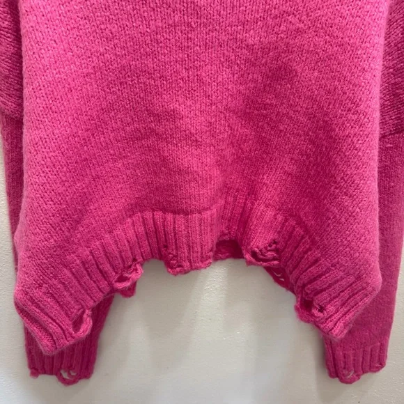 NWT NanaMacs Signature 8 Distressed Crop Pink Sweater Size Small - Picture 9 of 13